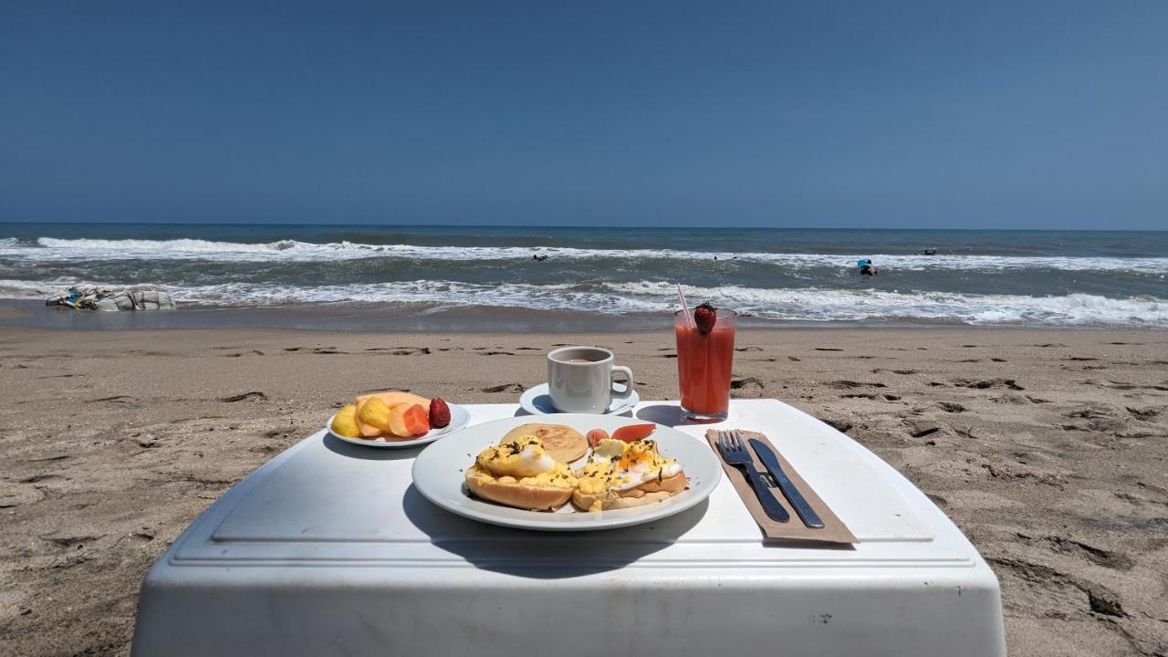 Beach Life Palomino - Beach Party Hostel & Beach Club Exterior photo