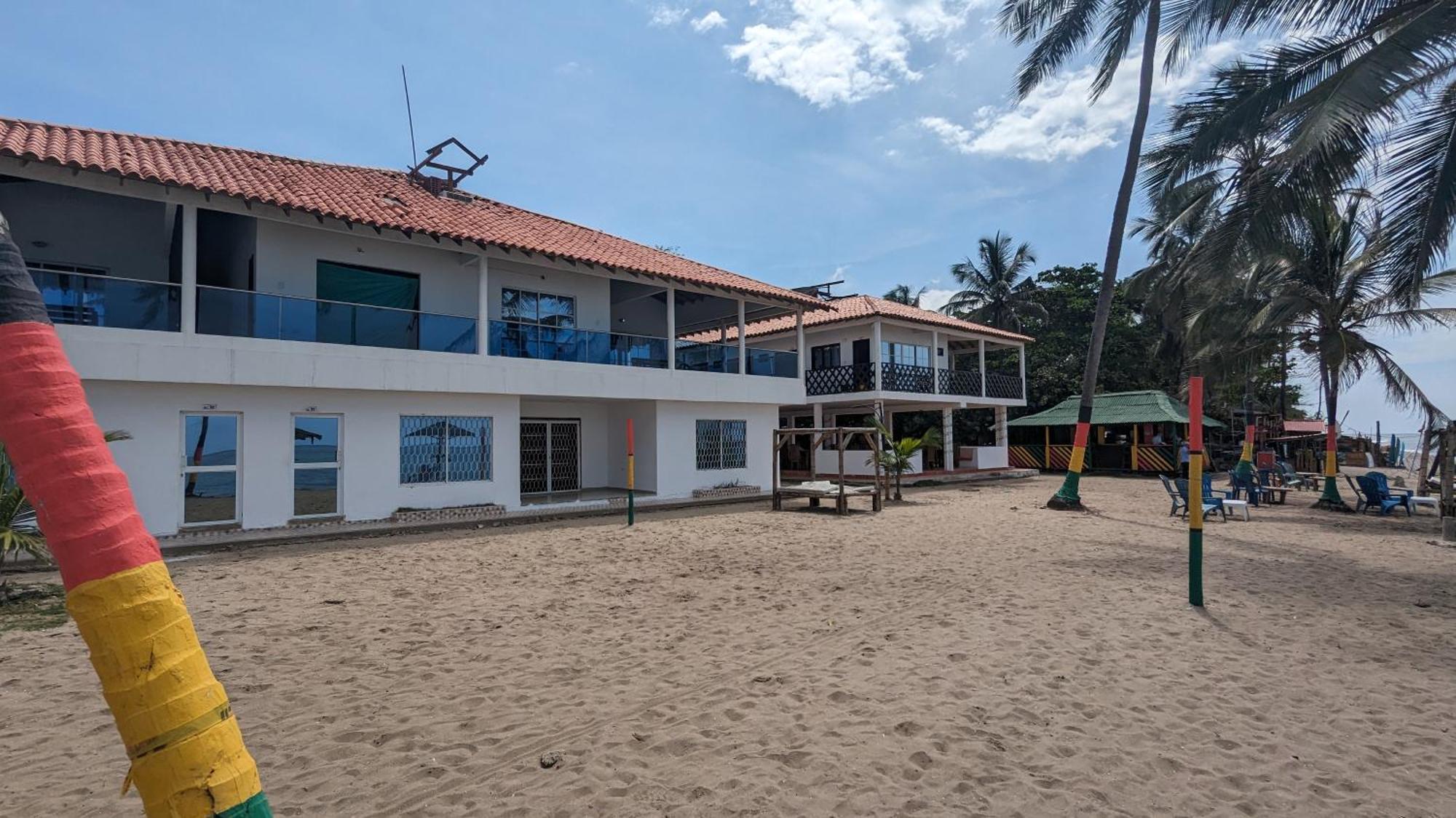 Beach Life Palomino - Beach Party Hostel & Beach Club Exterior photo