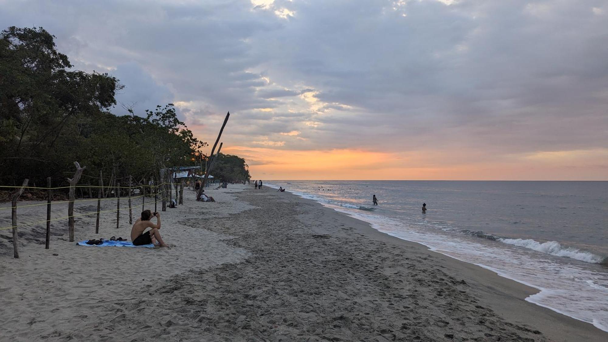 Beach Life Palomino - Beach Party Hostel & Beach Club Exterior photo