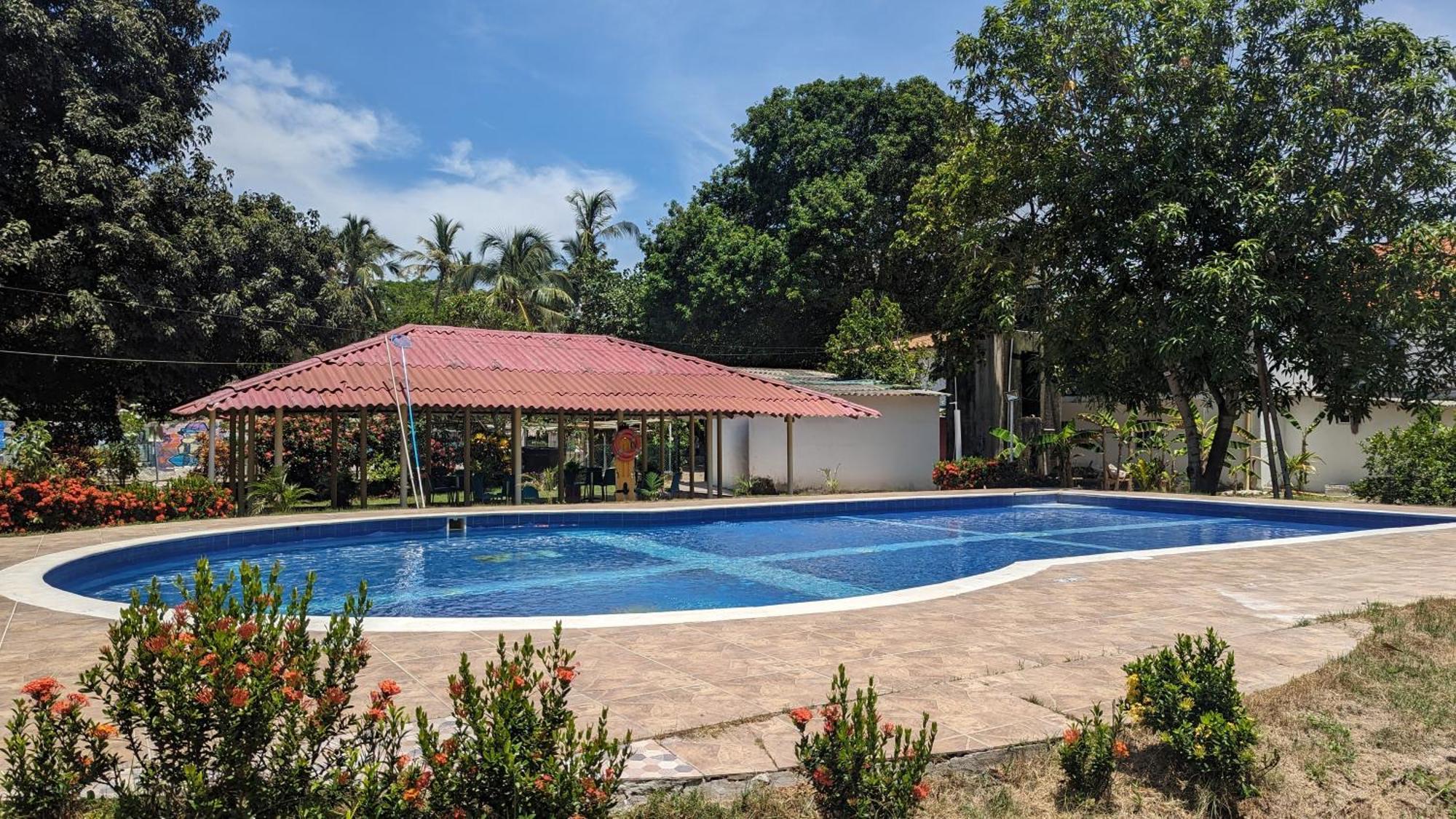 Beach Life Palomino - Beach Party Hostel & Beach Club Exterior photo